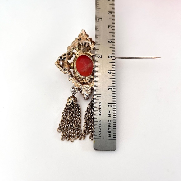 Vtg Gold Tone Cameo Brooch Pin Diamond Shaped Left Facing Lady Pink Cream Tassel - Picture 6 of 7